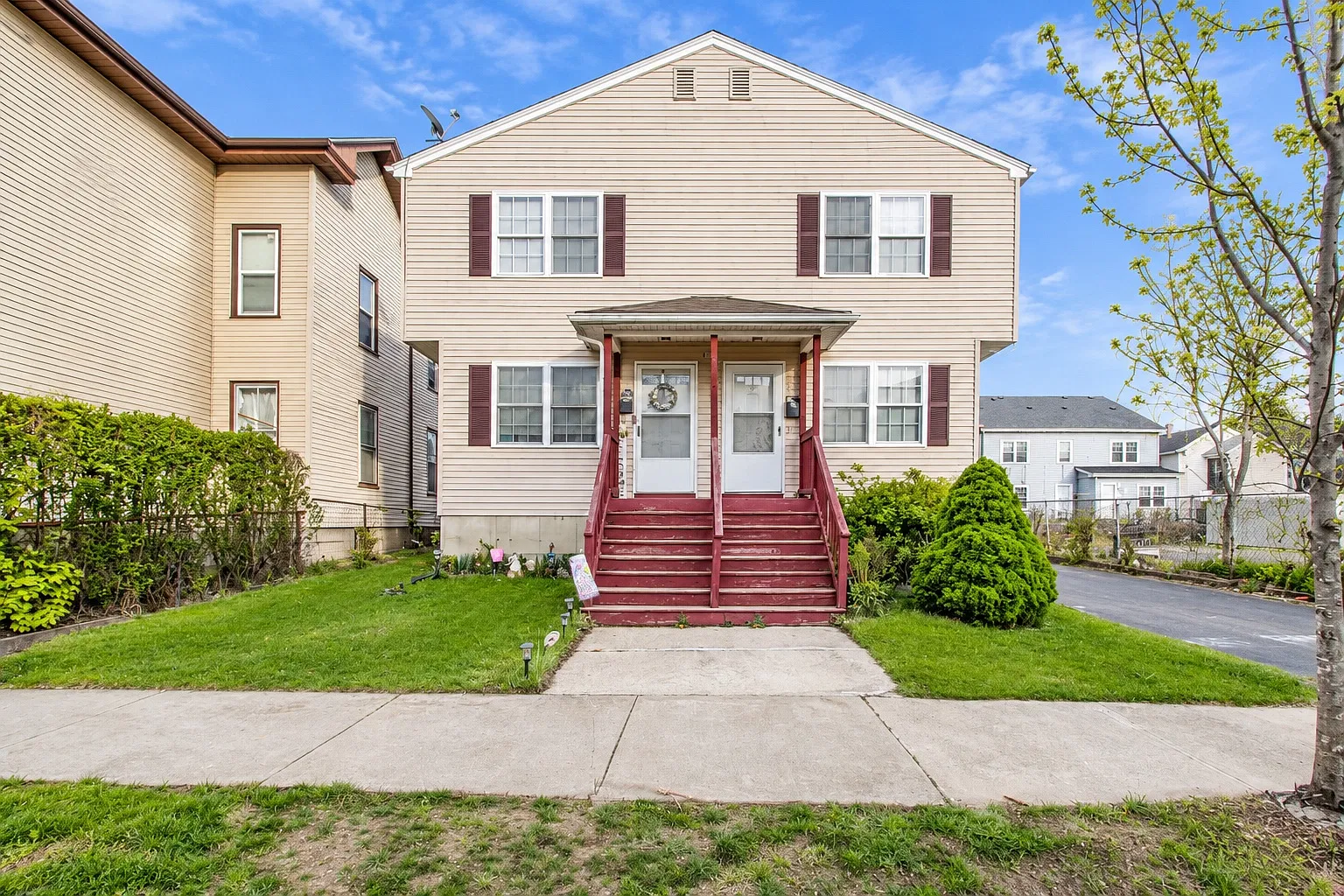 3 bed, 1.5 bath, 1350 sqft, $1,750 — Photo 1