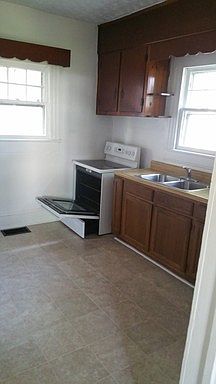 2nd image of 1706 Baxter St