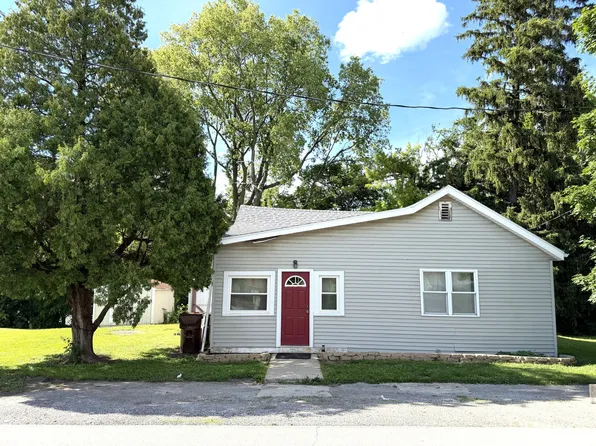 114 E Green St, Waveland, IN 47989