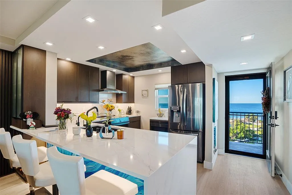 2 bed, 2.0 bath, 1331 sqft, $5,500 — Photo 3