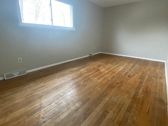 5th image of 332 Parkway Dr