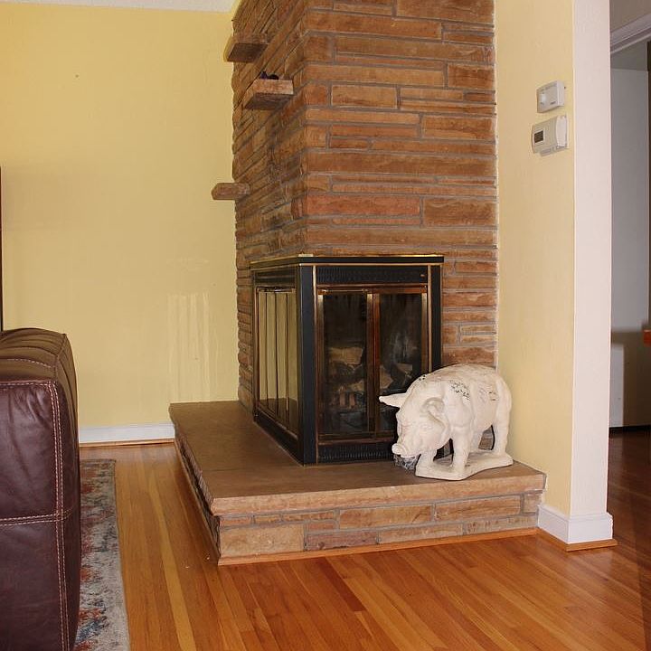 1st image of 2442 Aglen St