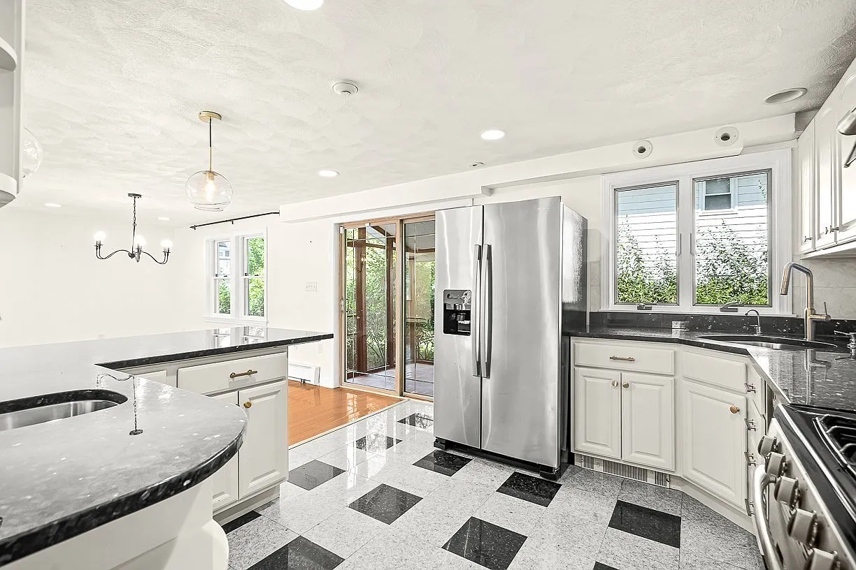 5 bed, 4.0 bath, 3500 sqft, $5,950 — Photo 4