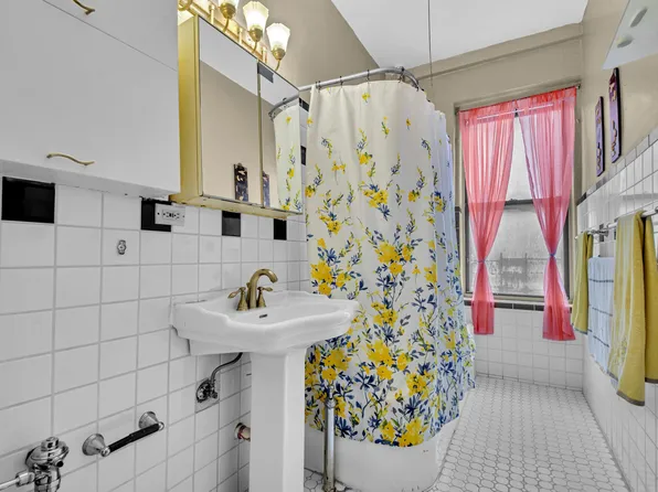 817 West End Avenue image 7 of 10