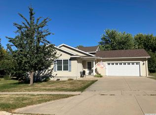 1402 Willow St, Clear Lake, IA 50428