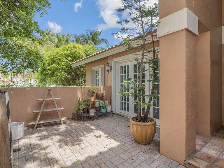 1179 Laguna Springs Dr — Photo 48