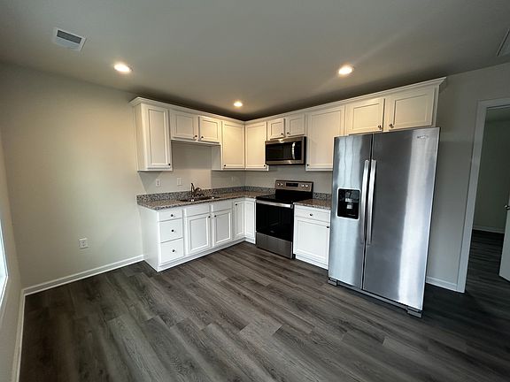 2nd image of 157 Sunnyside Ln