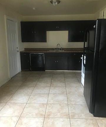 2nd image of 2110 Arbor Pl