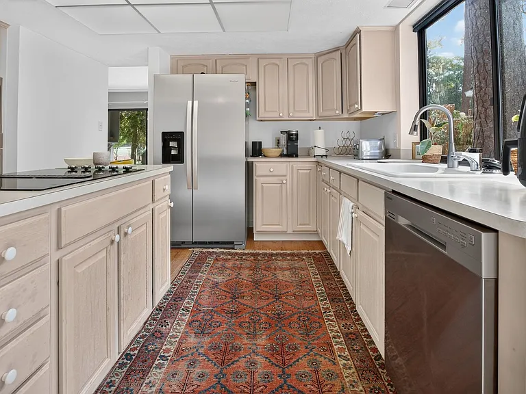 30 Village Green Cir — Photo 10