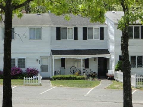1st image of 202 Hill Cir