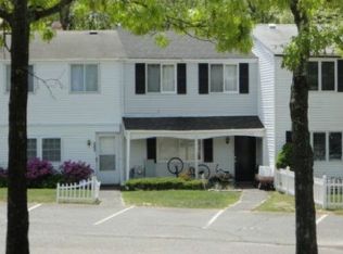 202 Hill Cir, Calverton, NY 11933