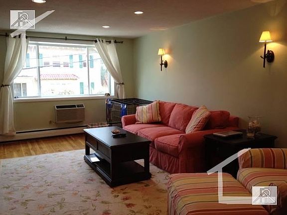 4th image of 50 Green St APT 208