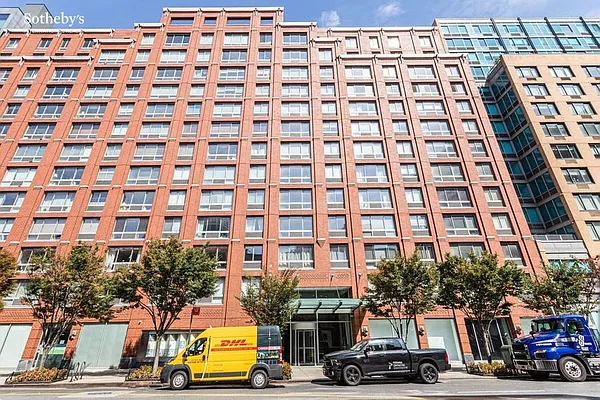 Sold by Sotheby's International Realty | media 18