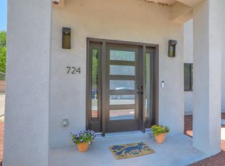 724 Benicia Ln SW, Albuquerque, NM 87102
