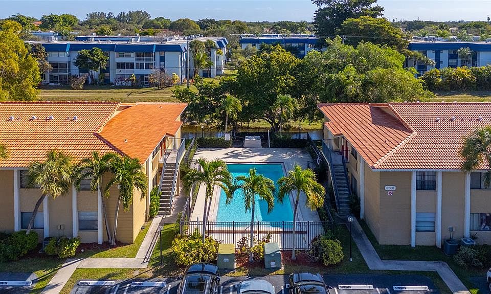 1st image of 2661 Riverside Dr #2