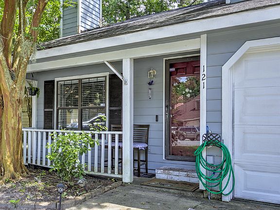 2nd image of 121 Holland Park Cir