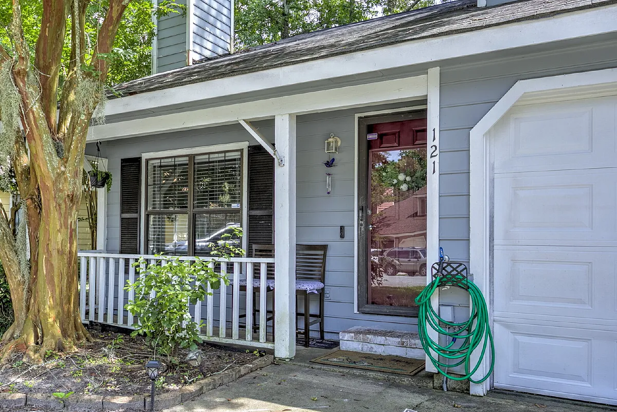 Building Photo - 121 Holland Park Cir