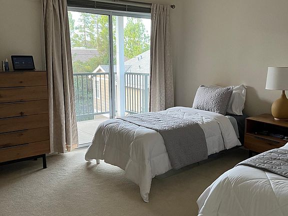 4th image of 2160 Santa Cruz Ave APT 18