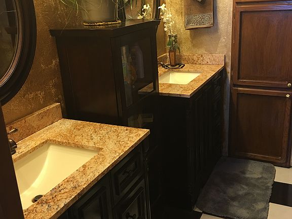 Double separated sinks