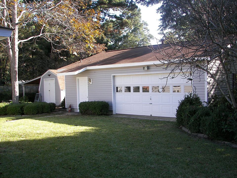 2 car garage w/workshop