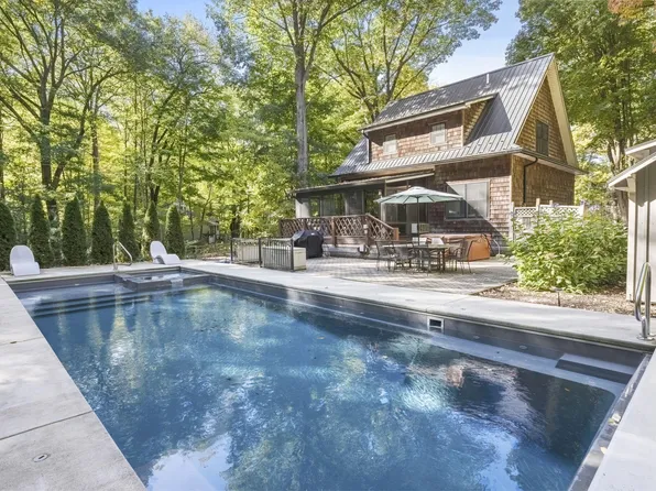 13823 Suns End, Harbert, MI 49115