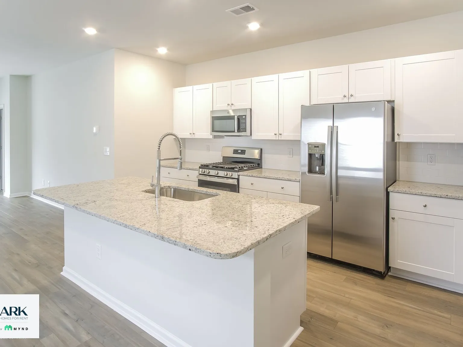 5 bed, 2.5 bath, 2343 sqft, $2,426 — Photo 3