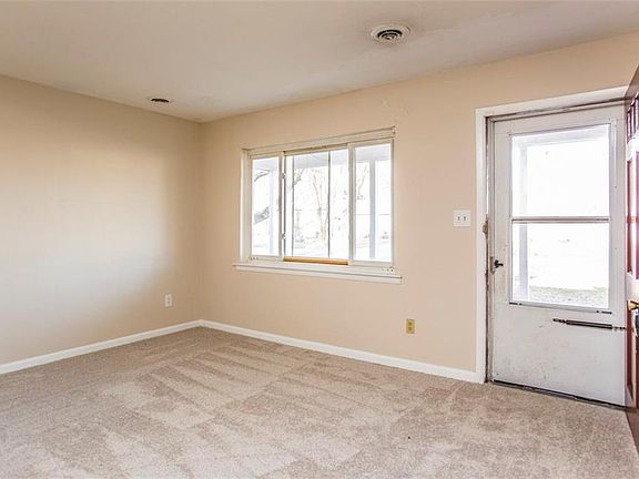 5th image of 62 Longwood Dr