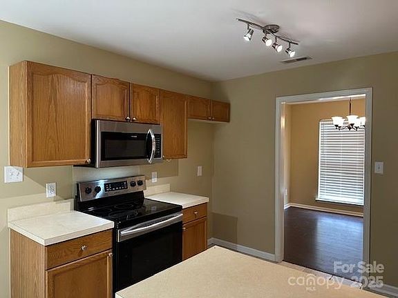 5th image of 2113 Ballingarry Dr