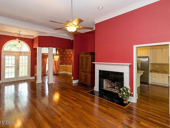 3rd image of 530 Brookside Dr