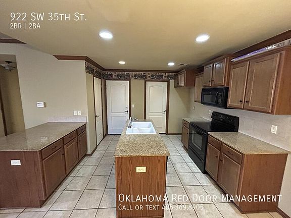 2nd image of 922 SW 35th St