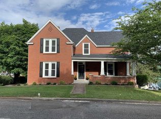 722 Henry Ave, Pulaski, VA 24301