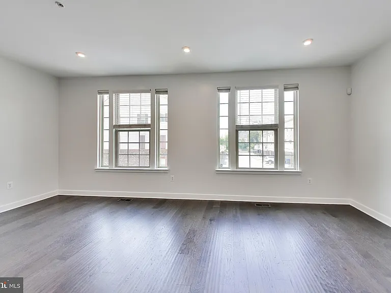 8012 Spring Arbor Dr — Photo 4