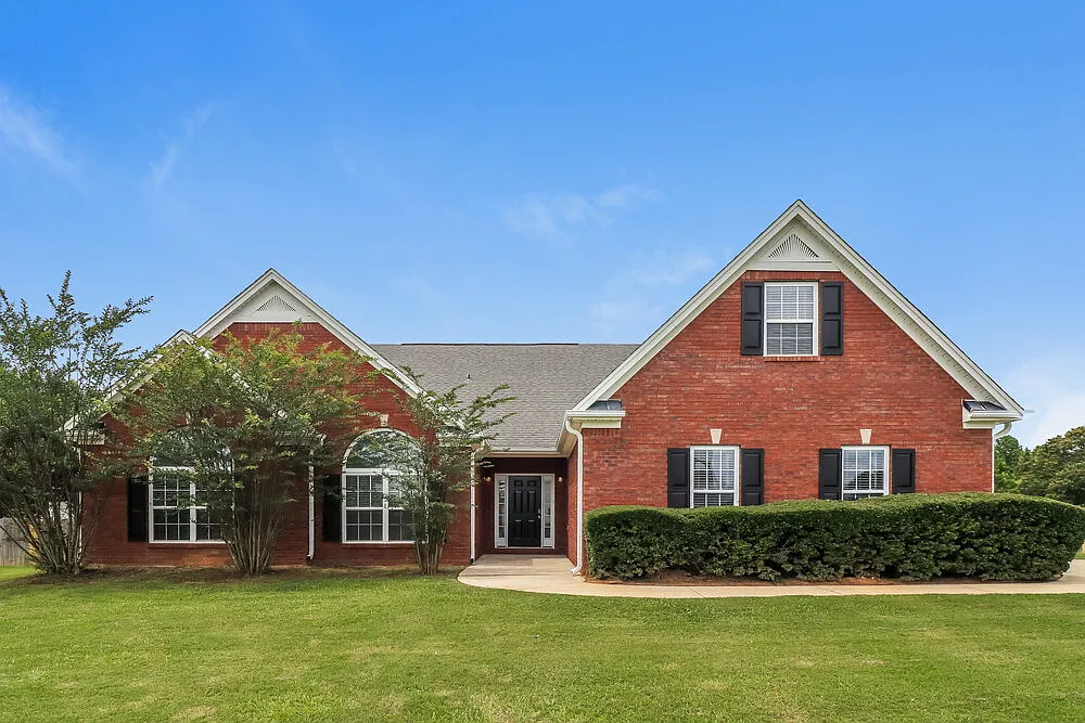 3 bed, 2.0 bath, 2508 sqft, $2,125 — Photo 1