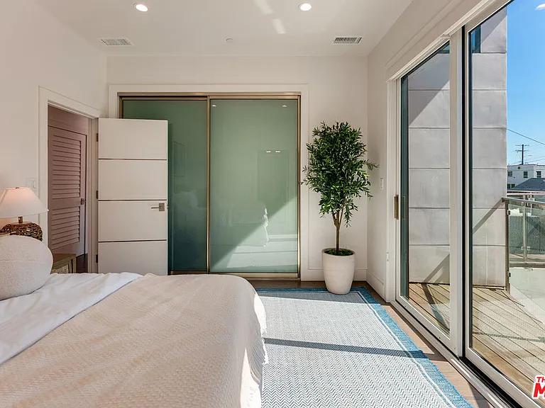 443 W Avenue 37 — Photo 21