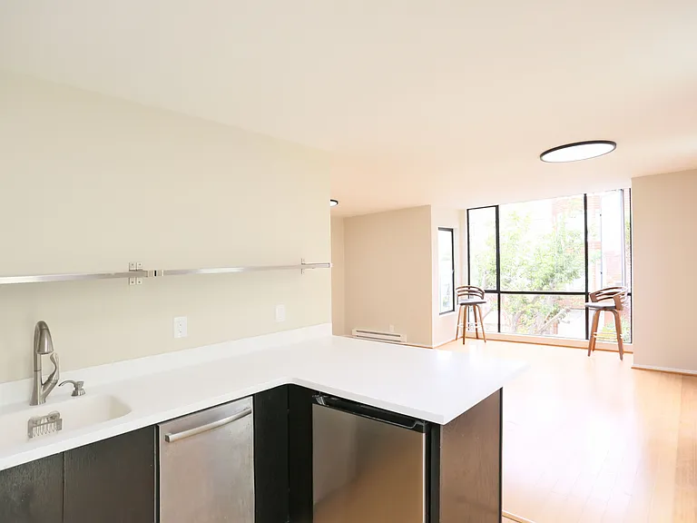 439 Greenwich St #A — Photo 12