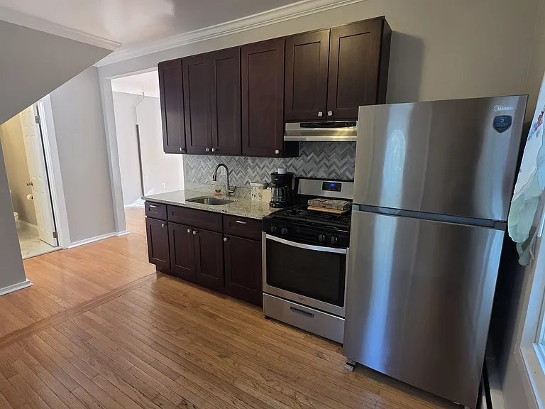 3230 Lexington Ave #11 — Photo 6