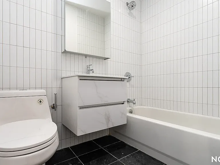 160 Johnson Ave #2E — Photo 7
