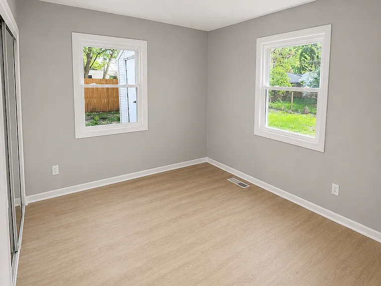 1407 S Mattis Ave — Photo 4
