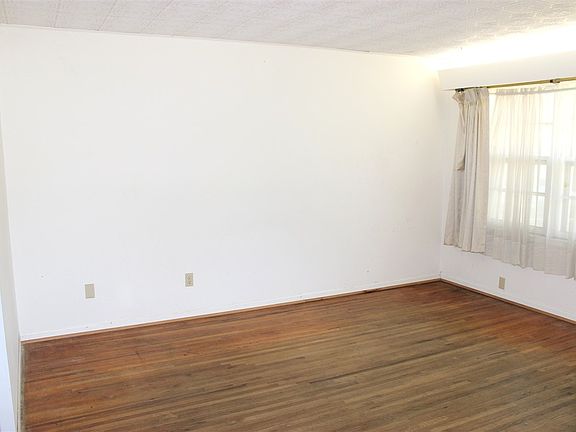 Hardwood floors and indirect lighting.