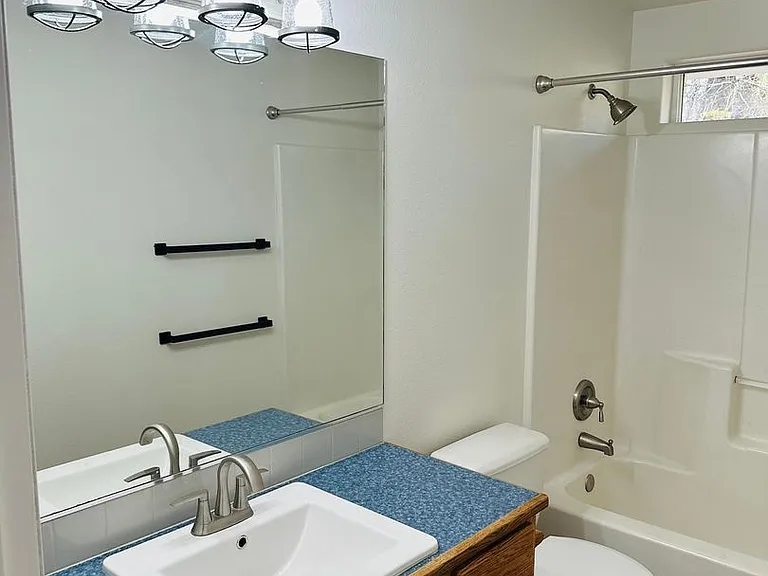 18820 NE Sunrise Ln — Photo 25