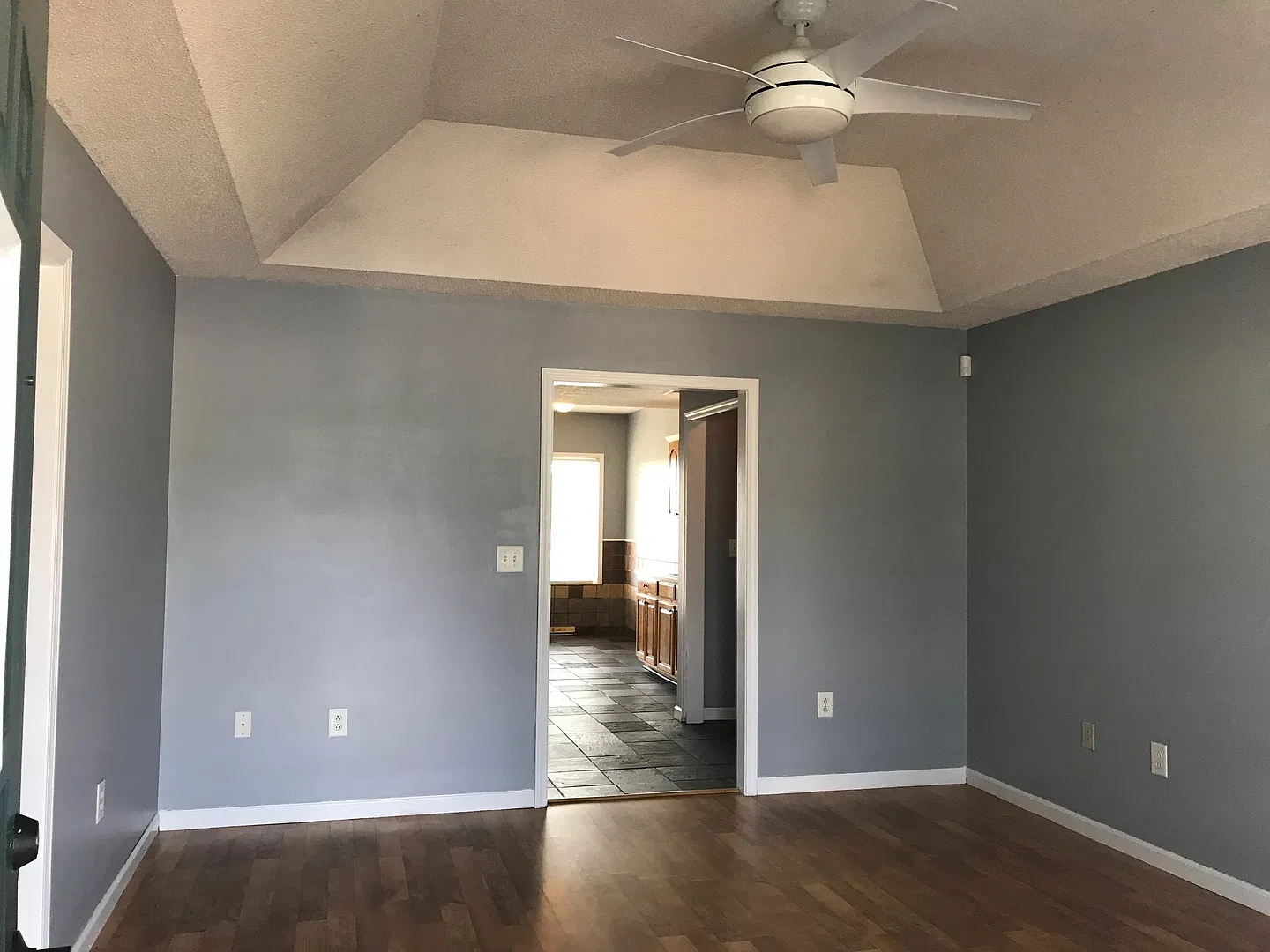 Charming 3-Bedroom Home in Convenient Warner Robins Location — Photo 2