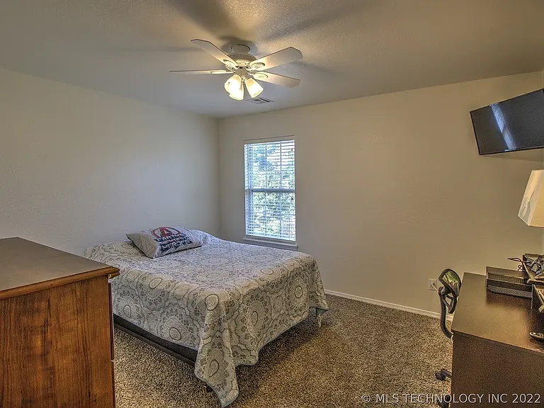 2422 S Redwood Pl — Photo 33