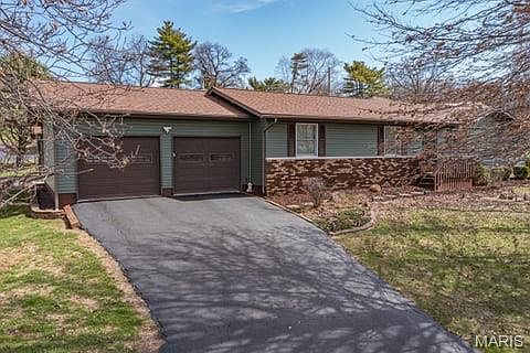 2nd image of 1458 N Carlyle Rd