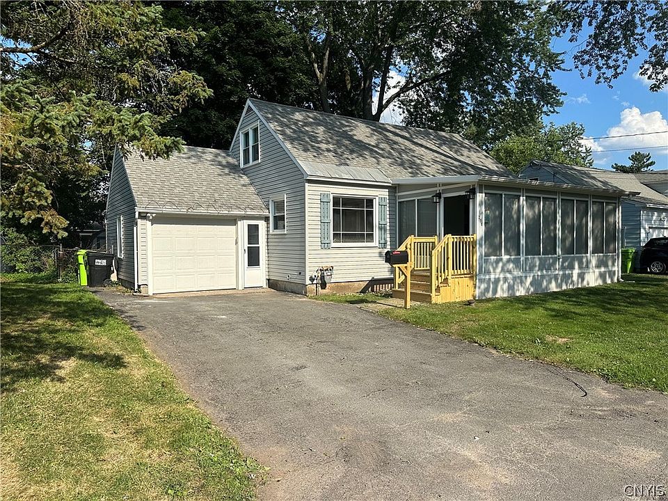 1st image of 216 Crestwood Dr