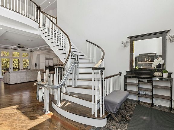 3rd image of 6843 N Kilpatrick Ave