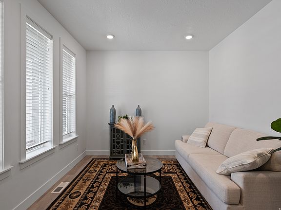 3rd image of 831 E Grand Cayman Dr