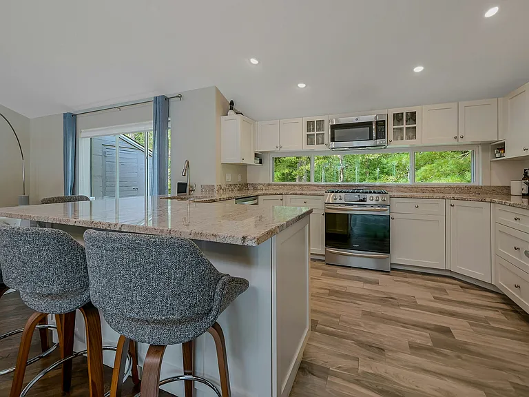 12 Rose Hill Rd — Photo 5
