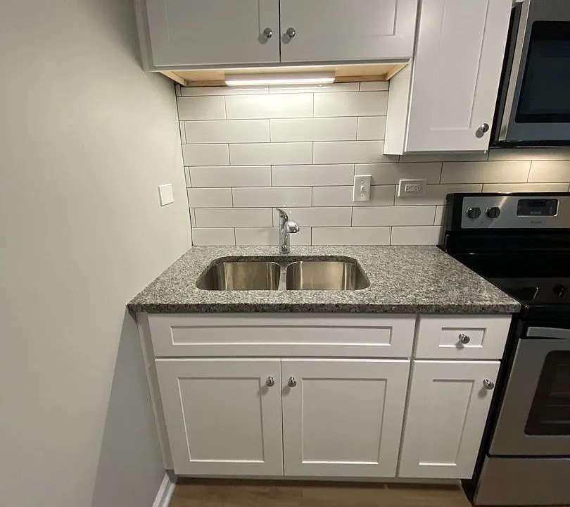 315-329 W Kimbell Ave