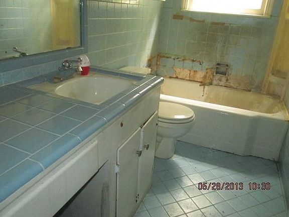 5th image of 3808 Oak Hill St