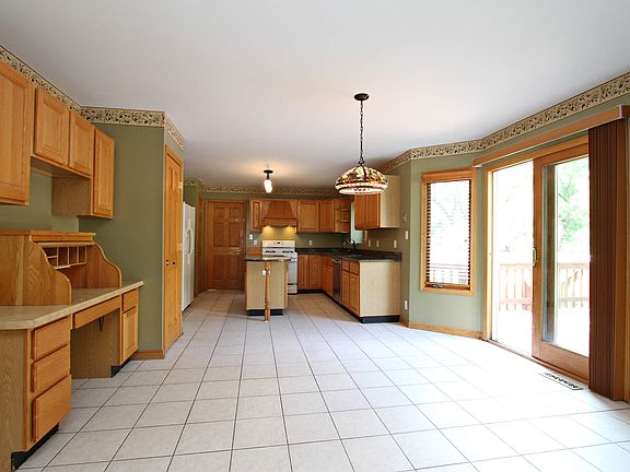Kitchen / Breakfast Room